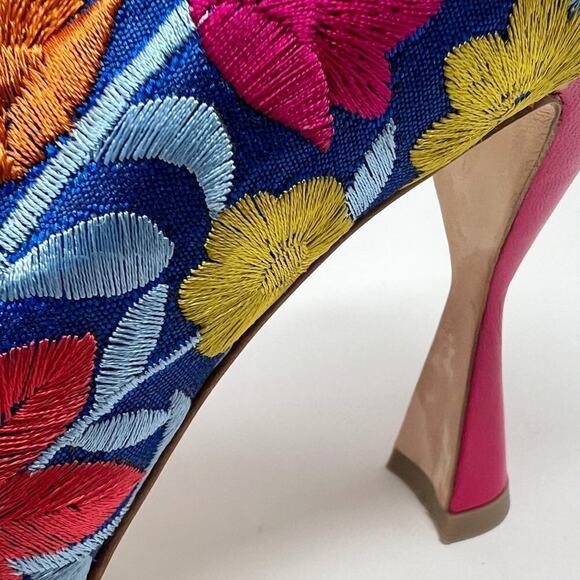 Manolo Blahnik Cotis Floral Embroidered Pumps 39.5 Blue Pink Heels - Picture 7 of 11